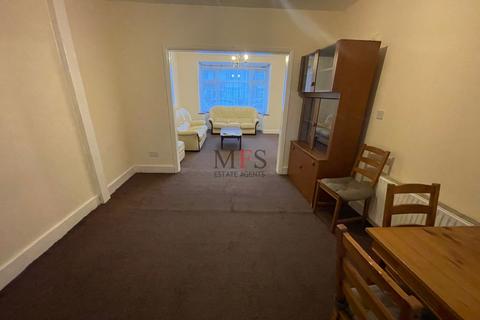 undefined, Greenland Crescent, Southall, UB2