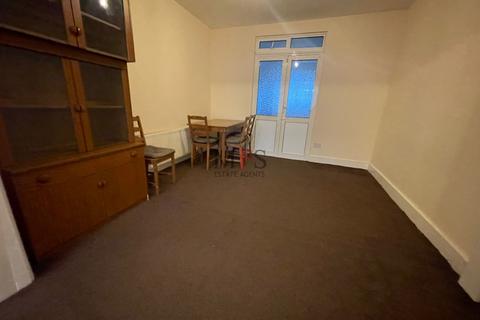 undefined, Greenland Crescent, Southall, UB2