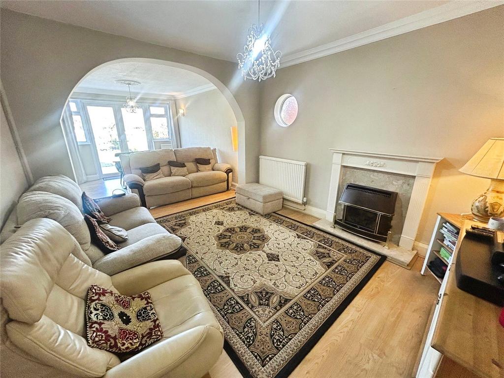 Lounge/Dining Room