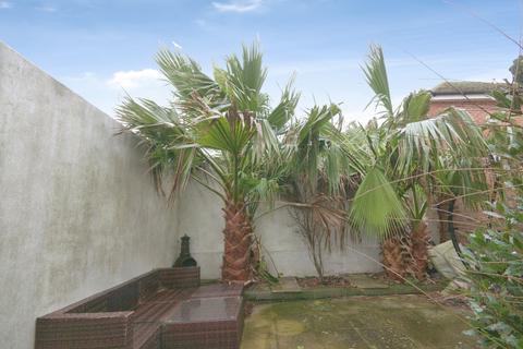 2 bedroom ground floor flat for sale, Cavendish Place, Eastbourne, BN21