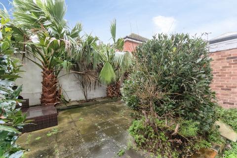 2 bedroom ground floor flat for sale, Cavendish Place, Eastbourne, BN21