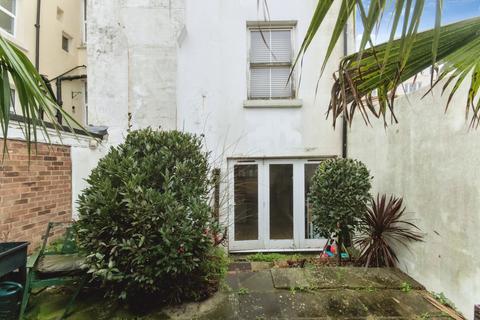 2 bedroom ground floor flat for sale, Cavendish Place, Eastbourne, BN21