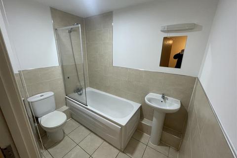 2 bedroom flat to rent, Holdenhurst Road, Bournemouth