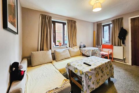 1 bedroom terraced house to rent, Dutch Barn Close, Stanwell, Staines-upon-Thames, Surrey, TW19