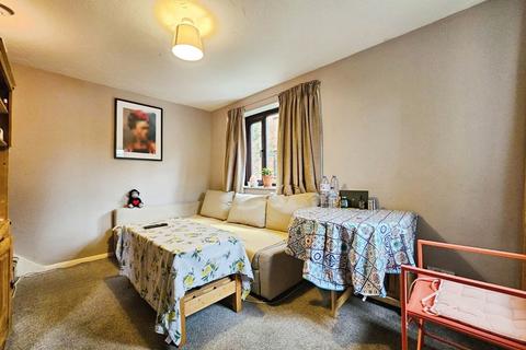 1 bedroom terraced house to rent, Dutch Barn Close, Stanwell, Staines-upon-Thames, Surrey, TW19
