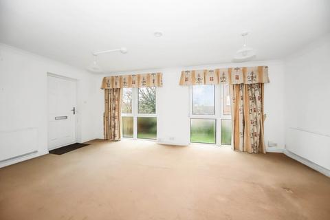 2 bedroom maisonette for sale, Western Road, Tring