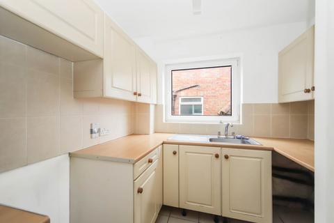 2 bedroom maisonette for sale, Western Road, Tring