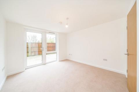 2 bedroom flat to rent, Clarence Avenue, London SW4