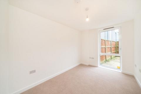 2 bedroom flat to rent, Clarence Avenue, London SW4