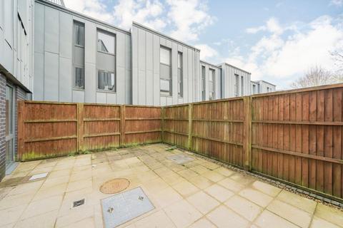 2 bedroom flat to rent, Clarence Avenue, London SW4