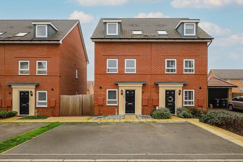 3 bedroom semi-detached house for sale, Freeman Road, Hockley, SS5
