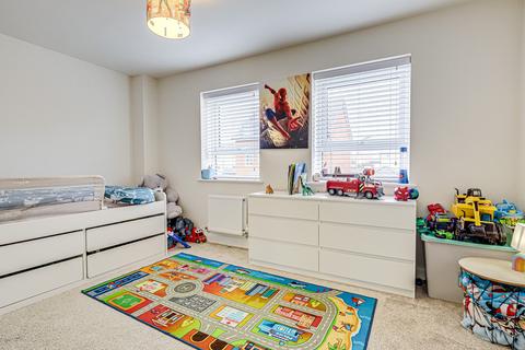 3 bedroom semi-detached house for sale, Freeman Road, Hockley, SS5