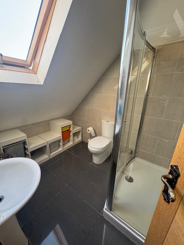 24 Eastbourne Ave 2nd floor shower room.jpeg