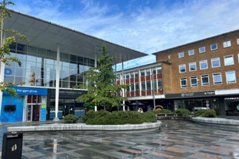 3 bedroom flat to rent, Queens Square, Crawley, RH10