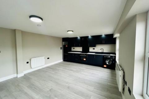 3 bedroom flat to rent, Queens Square, Crawley, RH10