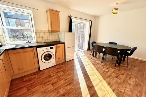 3 bedroom house to rent, Victoria Court, Durham, DH1