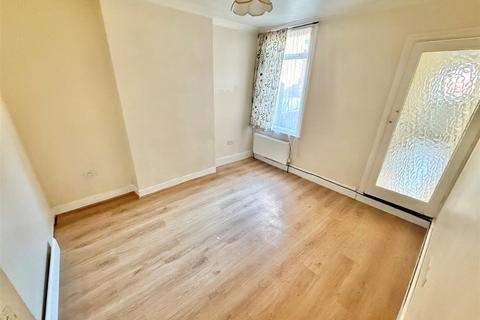 3 bedroom terraced house to rent, Ridgway Road, Luton, LU2 7RT