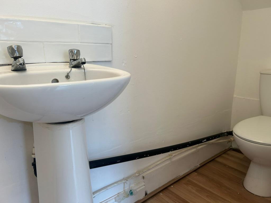Cloakroom/wc