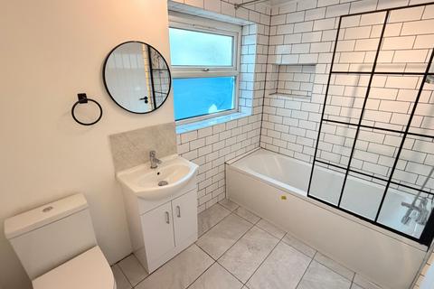 4 bedroom terraced house to rent - London, E6