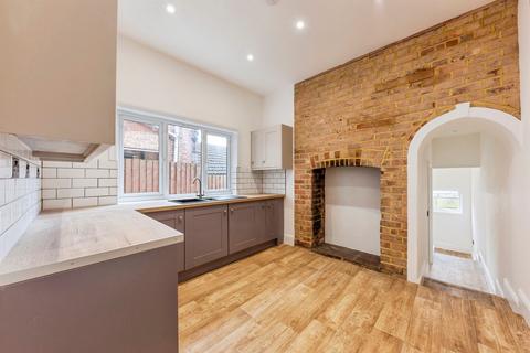 4 bedroom terraced house for sale, Harrowby Road, Grantham