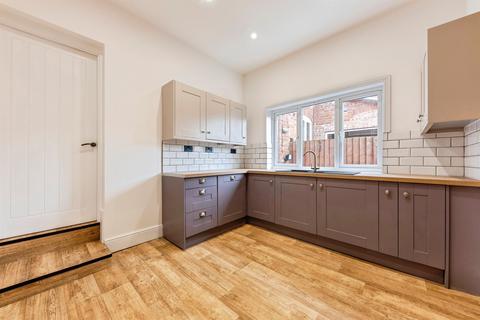 4 bedroom terraced house for sale, Harrowby Road, Grantham