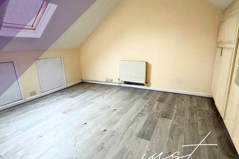 3 bedroom flat to rent, Greenford Road, Greenford, UB6