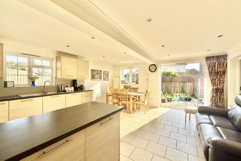 4 bedroom detached house for sale, Halifax Way, Christchurch BH23