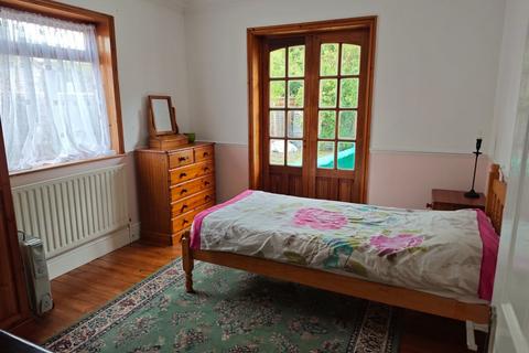 undefined, Deben Crescent, Swindon SN25