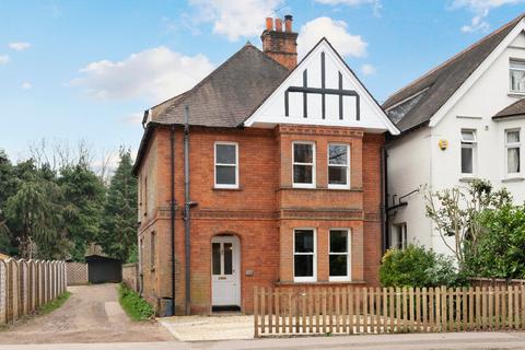 undefined, Station Avenue, Walton-on-Thames, KT12
