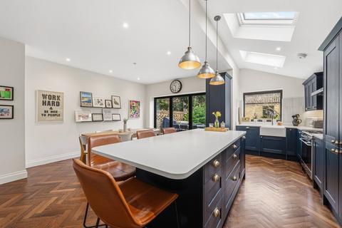 undefined, Station Avenue, Walton-on-Thames, KT12