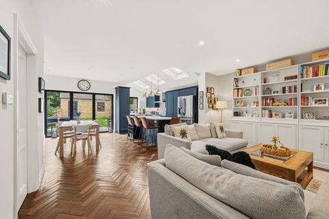 undefined, Station Avenue, Walton-on-Thames, KT12