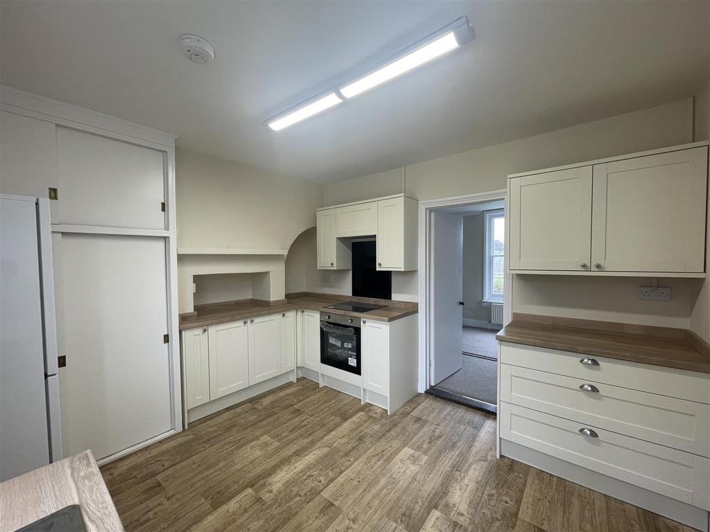 Kitchen 1.jpg