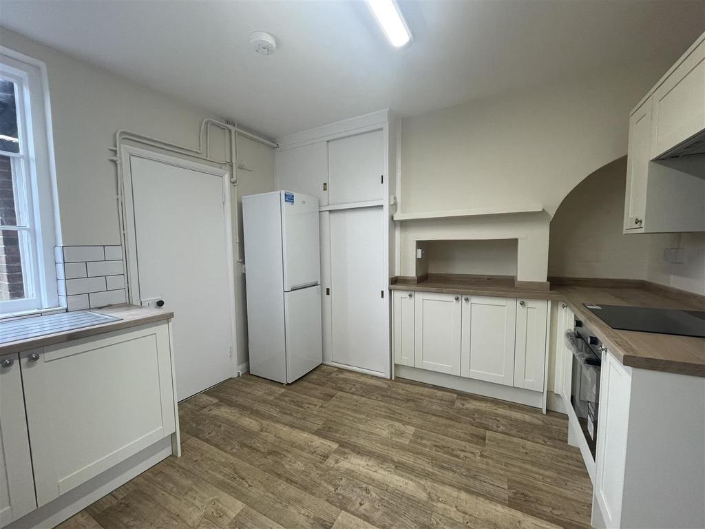 Kitchen 2.jpg