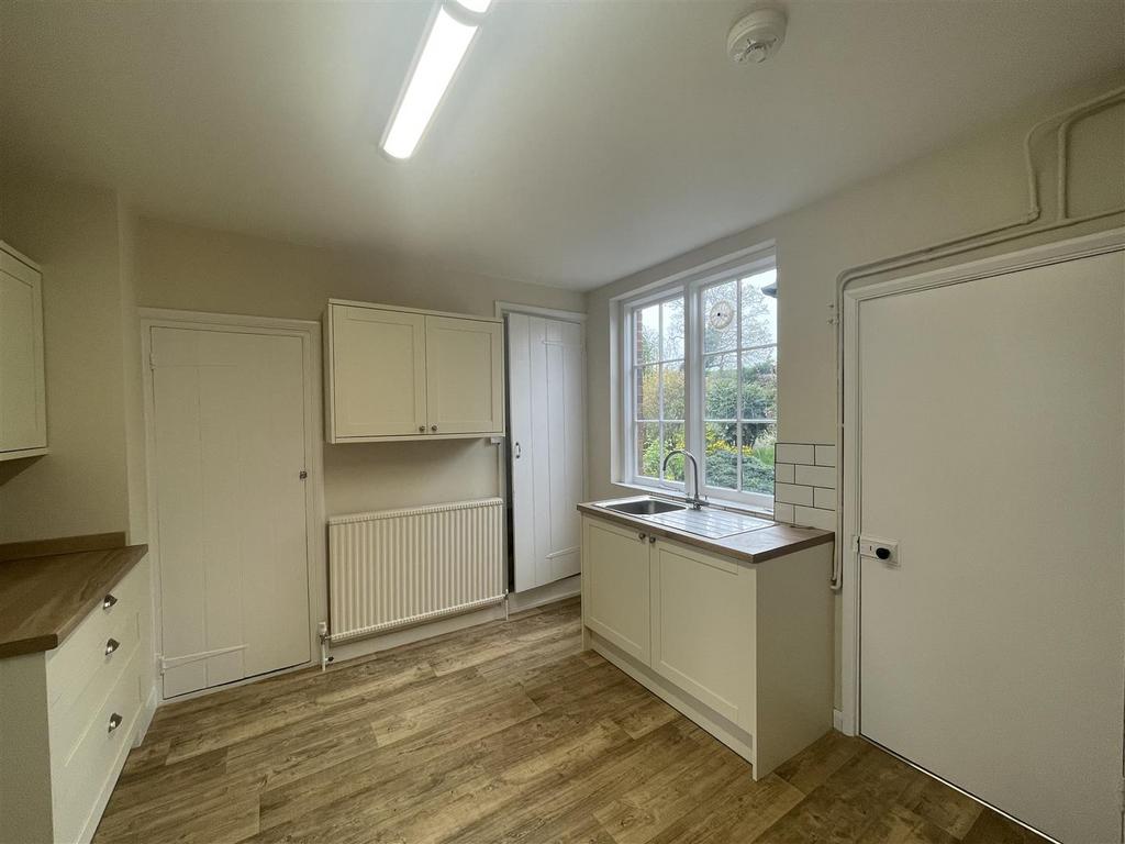 Kitchen 3.jpg