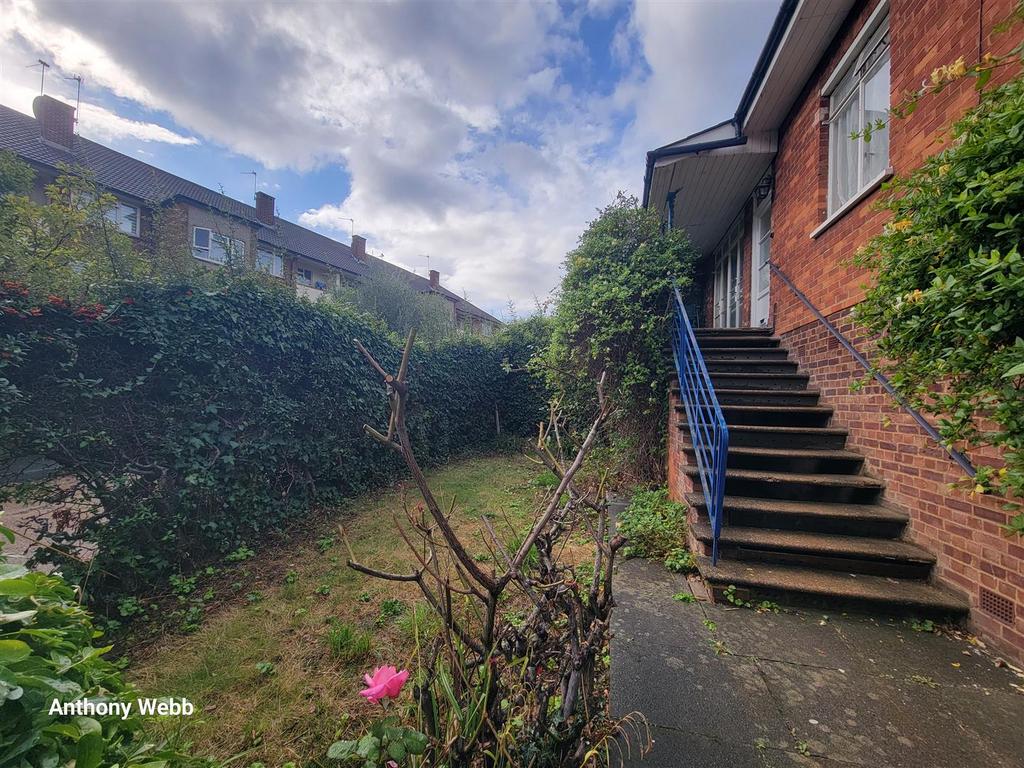 Garden/stairs