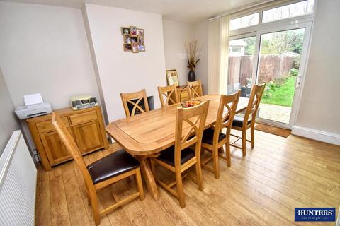 3 bedroom semi-detached house for sale, Oakleigh Avenue, Glen Parva, Leicester