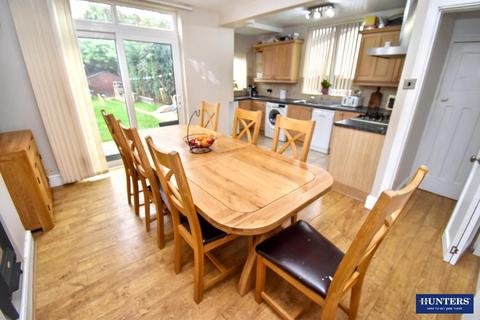 3 bedroom semi-detached house for sale, Oakleigh Avenue, Glen Parva, Leicester