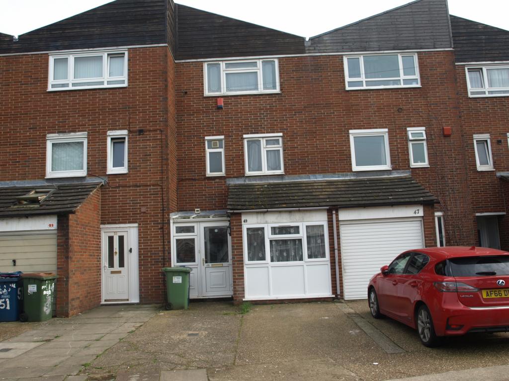 London Properties are pleased to offer to the mar
