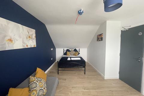 Studio to rent, Maybank Avenue, Wembley, HA0