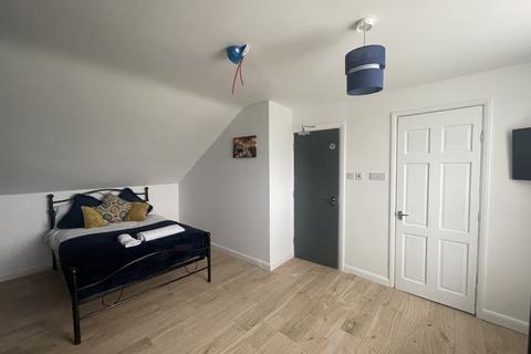 Studio to rent, Maybank Avenue, Wembley, HA0