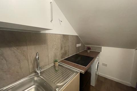 Studio to rent, Maybank Avenue, Wembley, HA0