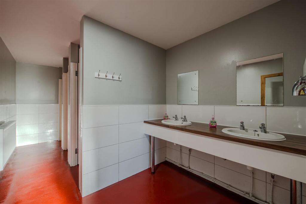 Kitchen / bathroom facilities