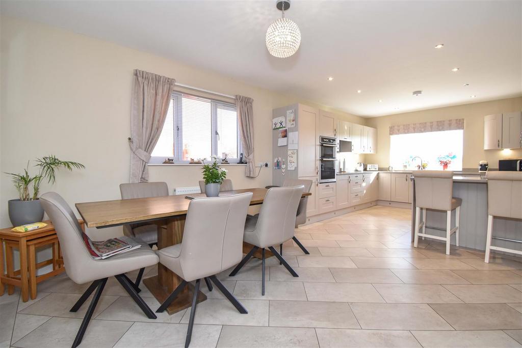 18 Beckside Dining Kitchen A.jpg