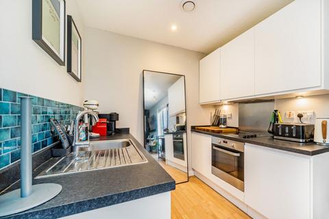 1 bedroom flat to rent, Mapleton Crescent, London SW18