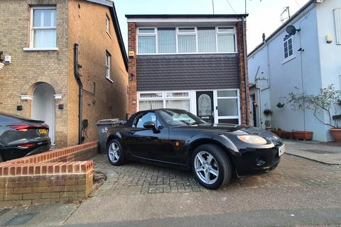 2 bedroom detached house to rent, B