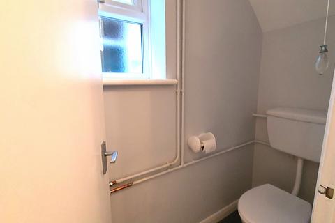 2 bedroom detached house to rent, B