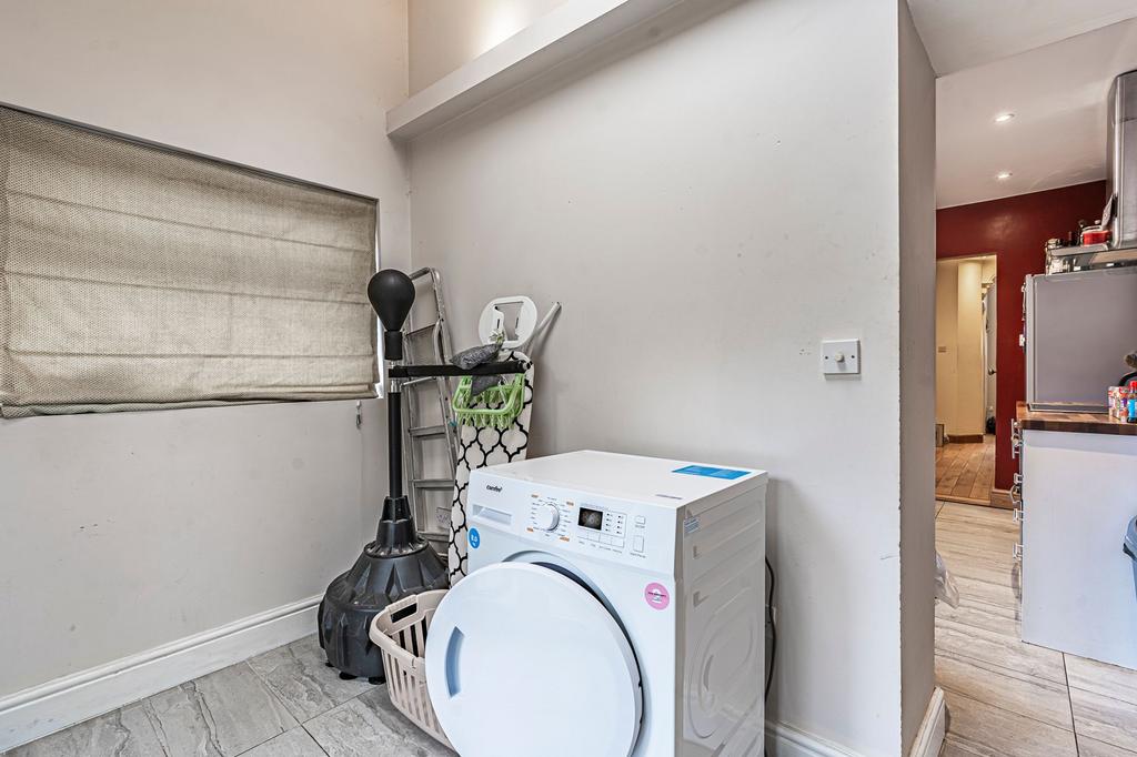 Utility Room / Reception Room