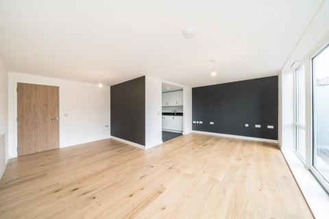 2 bedroom flat to rent, Clarence Avenue, London SW4