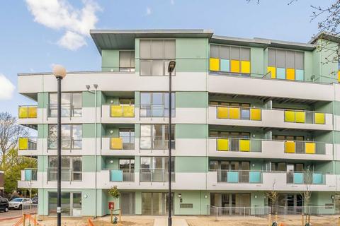2 bedroom flat to rent, Clarence Avenue, London SW4