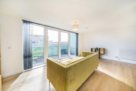 2 bedroom flat to rent, Clarence Avenue, London SW4